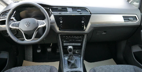 Touran 1.5 TSI Comfort 7-Sitzer IQ.Light, 3-Zonen-Climatronic, gr. Winterpaket, Kamera uvm.  SOFORT